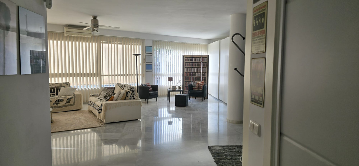 Se vende Apartamento Planta Media de 2 dormitorios en Costa Del Sol, Málaga, España
