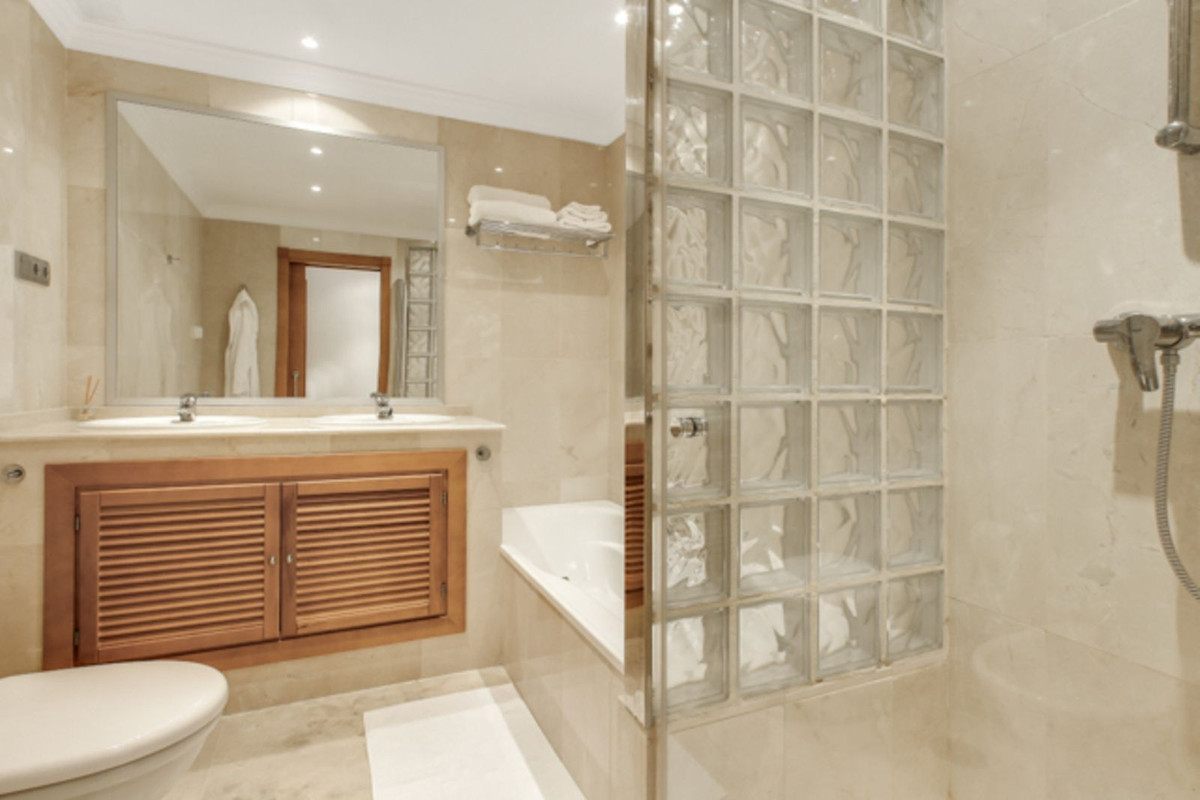 Se vende Apartamento Planta Baja de 2 dormitorios en Costa Del Sol, Málaga, España