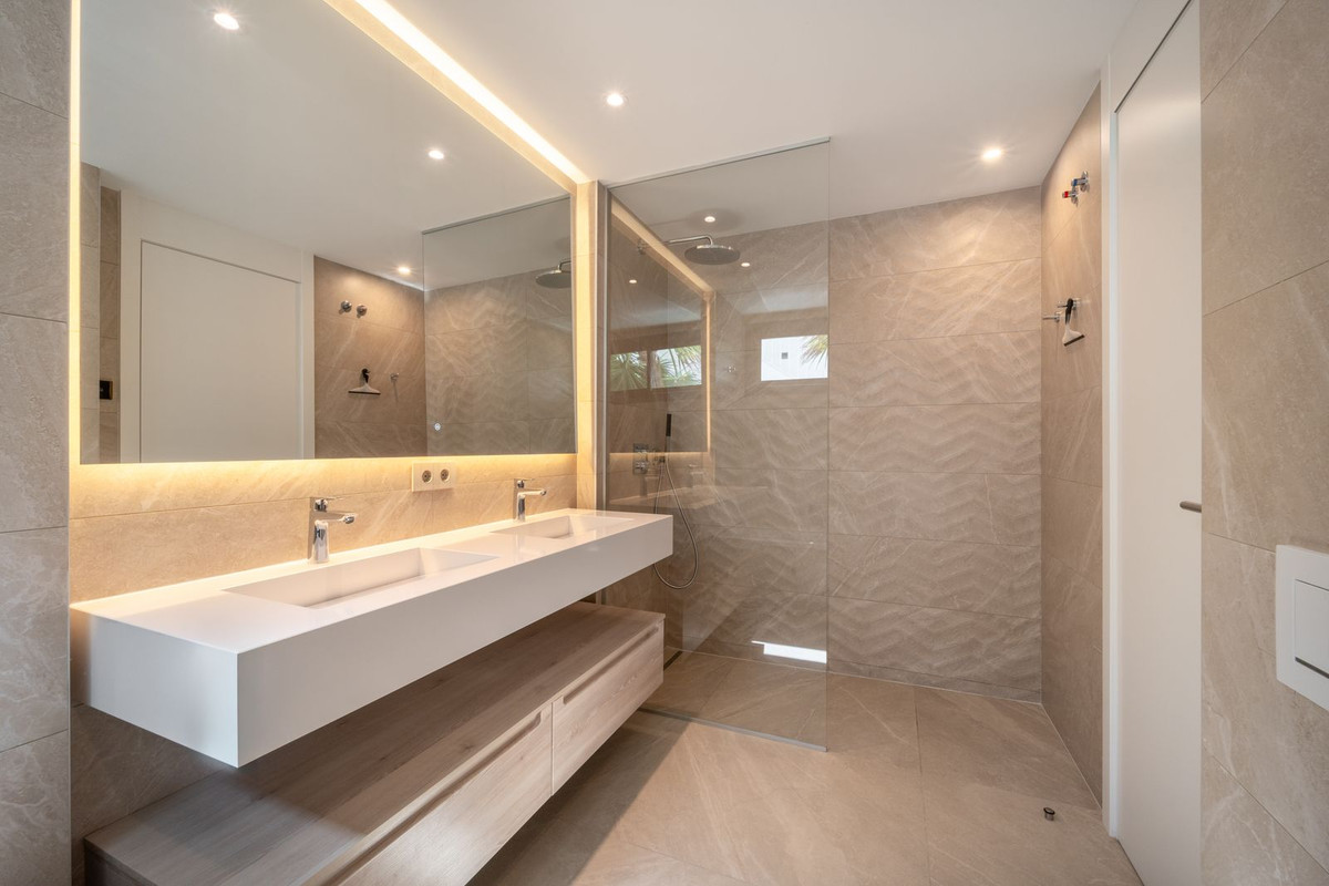 2 Bed Apartment for sale in Marbella Costa Del Sol, Málaga, Spain