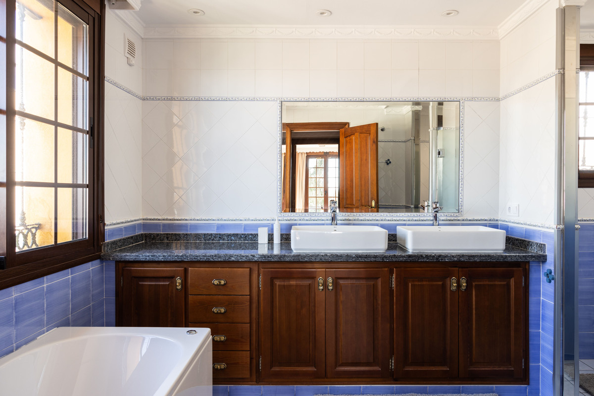 4 Bed Townhouse for sale in San Pedro De Alcántara Costa Del Sol, Málaga, Spain
