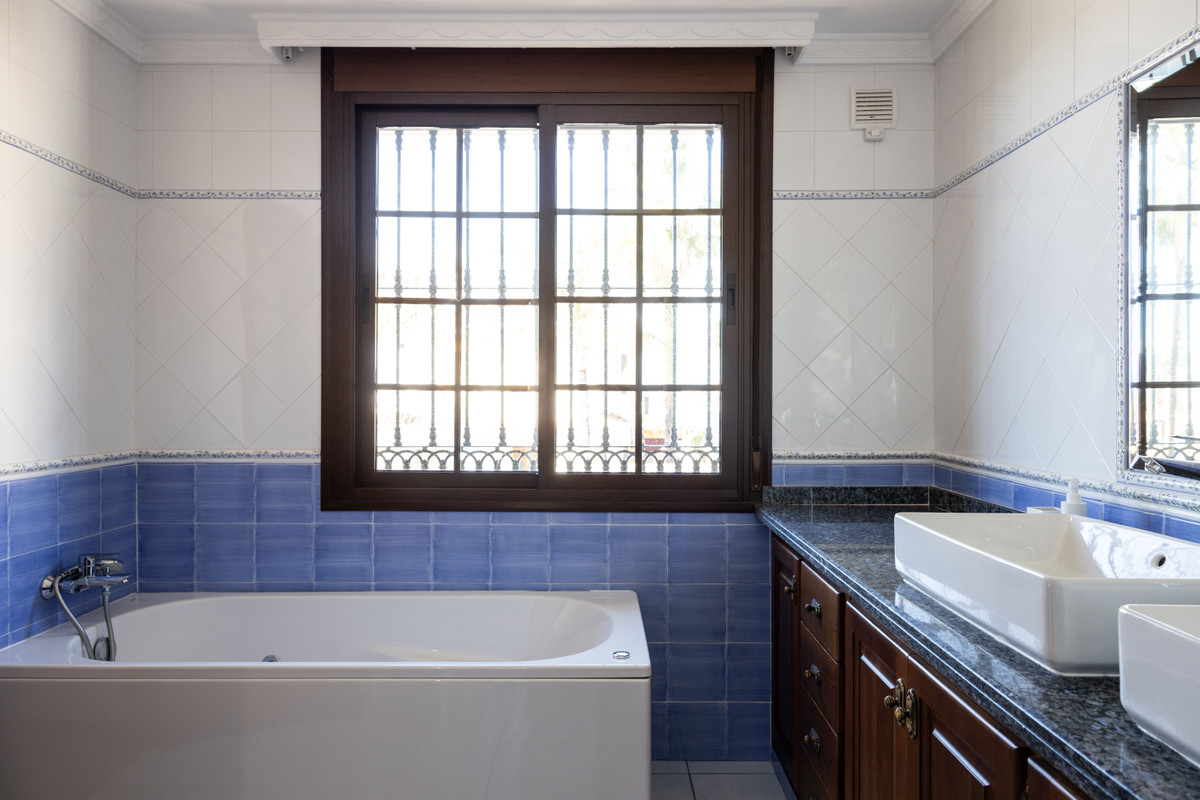 4 Bed Townhouse for sale in San Pedro De Alcántara Costa Del Sol, Málaga, Spain
