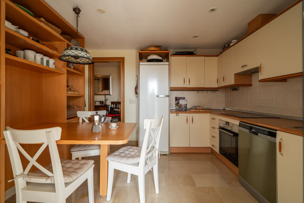 4 Bed Apartment for sale in San Pedro De Alcántara Costa Del Sol, Málaga, Spain