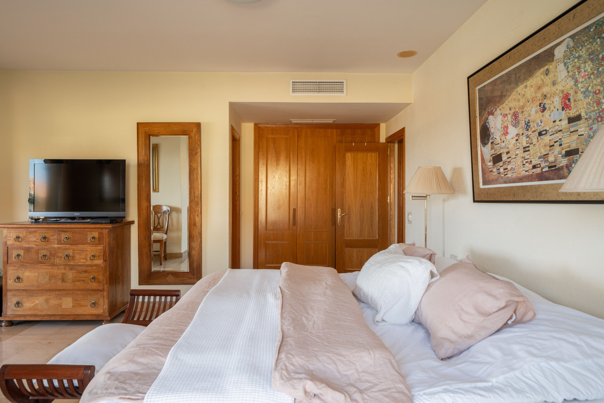 4 Bed Apartment for sale in San Pedro De Alcántara Costa Del Sol, Málaga, Spain