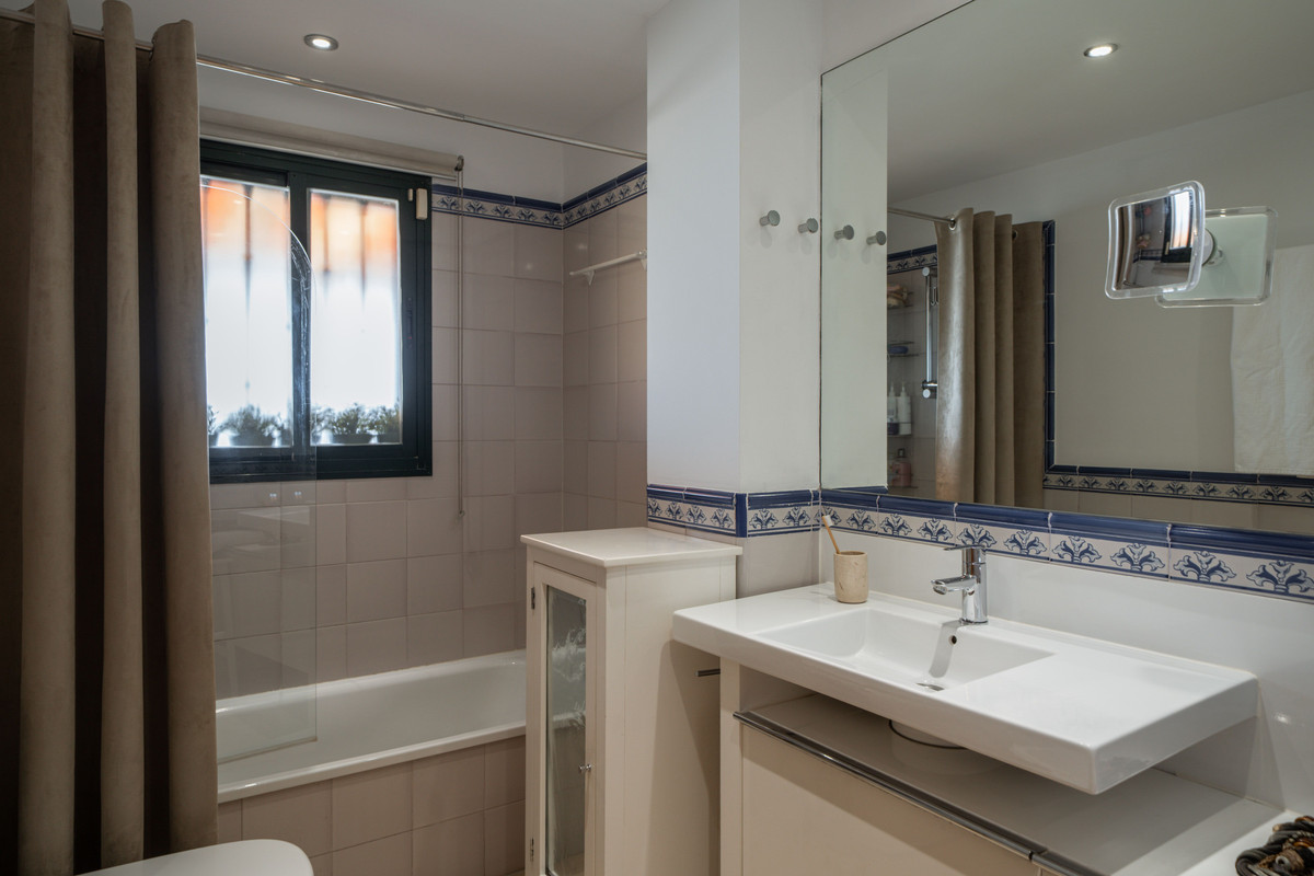 4 Bed Apartment for sale in San Pedro De Alcántara Costa Del Sol, Málaga, Spain