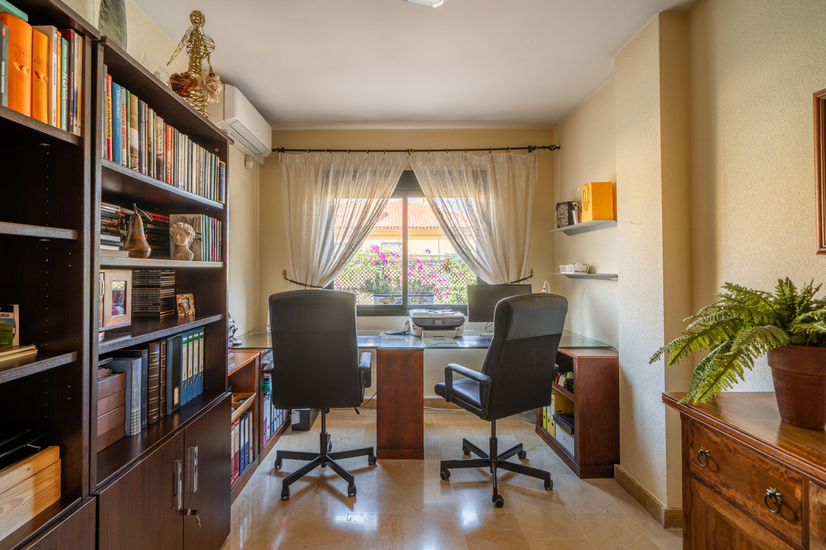 4 Bed Apartment for sale in San Pedro De Alcántara Costa Del Sol, Málaga, Spain