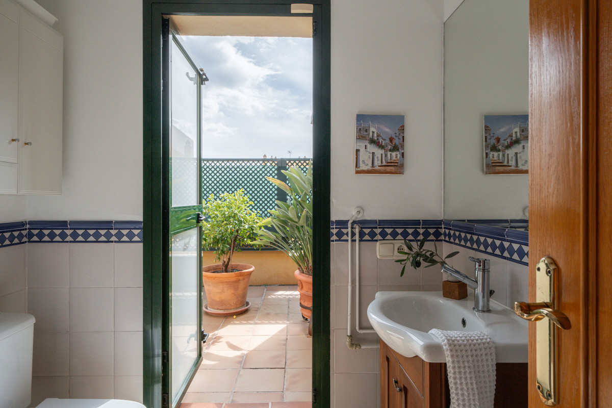 4 Bed Apartment for sale in San Pedro De Alcántara Costa Del Sol, Málaga, Spain