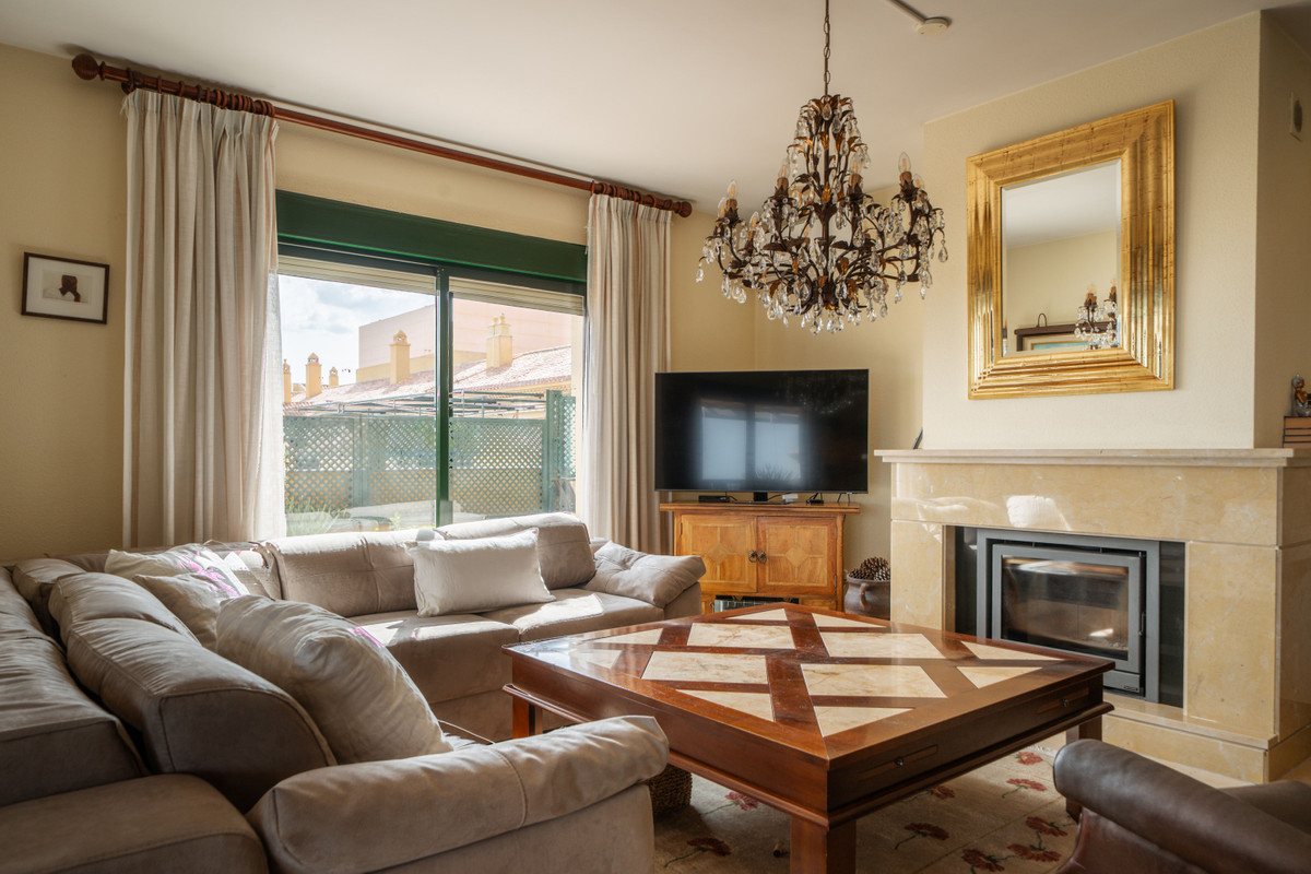 4 Bed Apartment for sale in San Pedro De Alcántara Costa Del Sol, Málaga, Spain