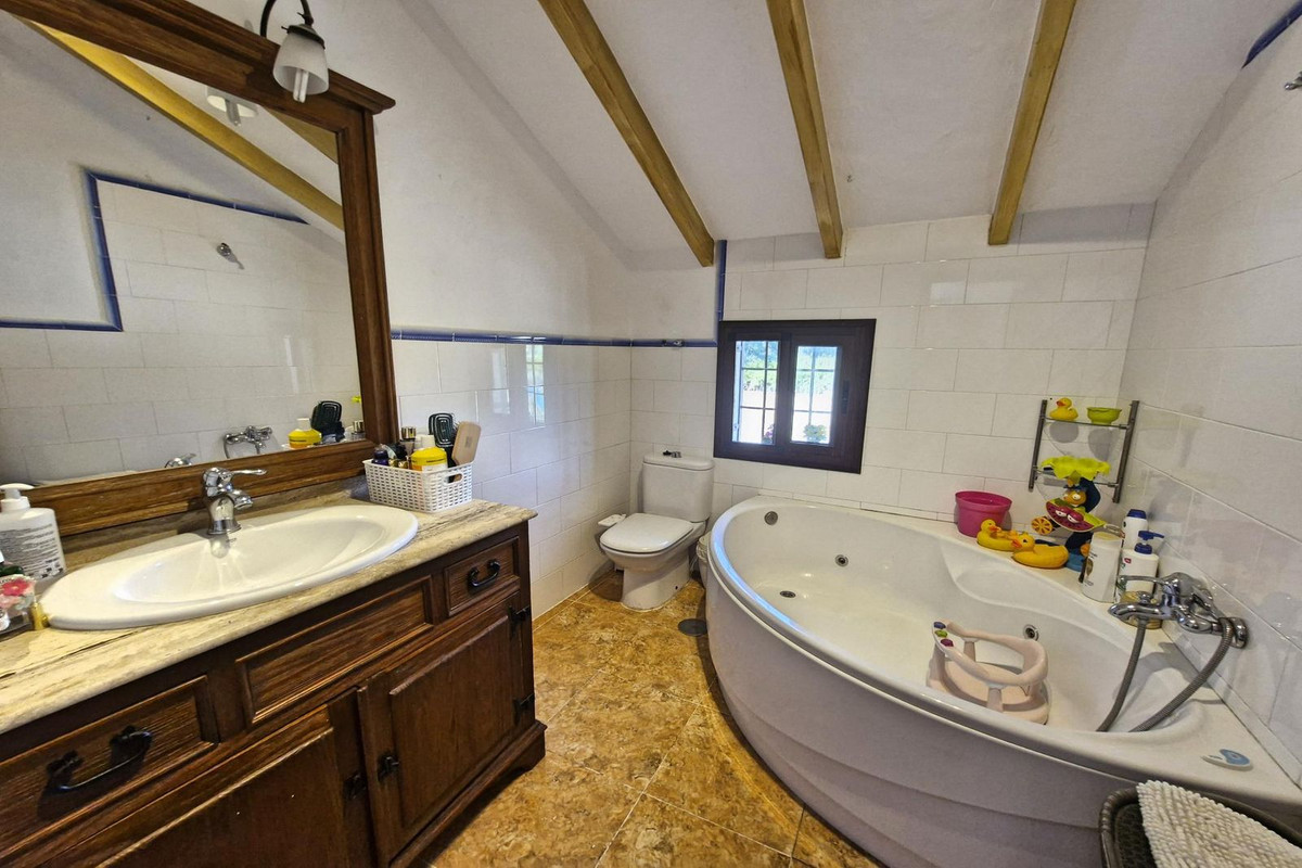 Se vende Finca - Cortijo de 4 dormitorios en Costa Del Sol, Málaga, España