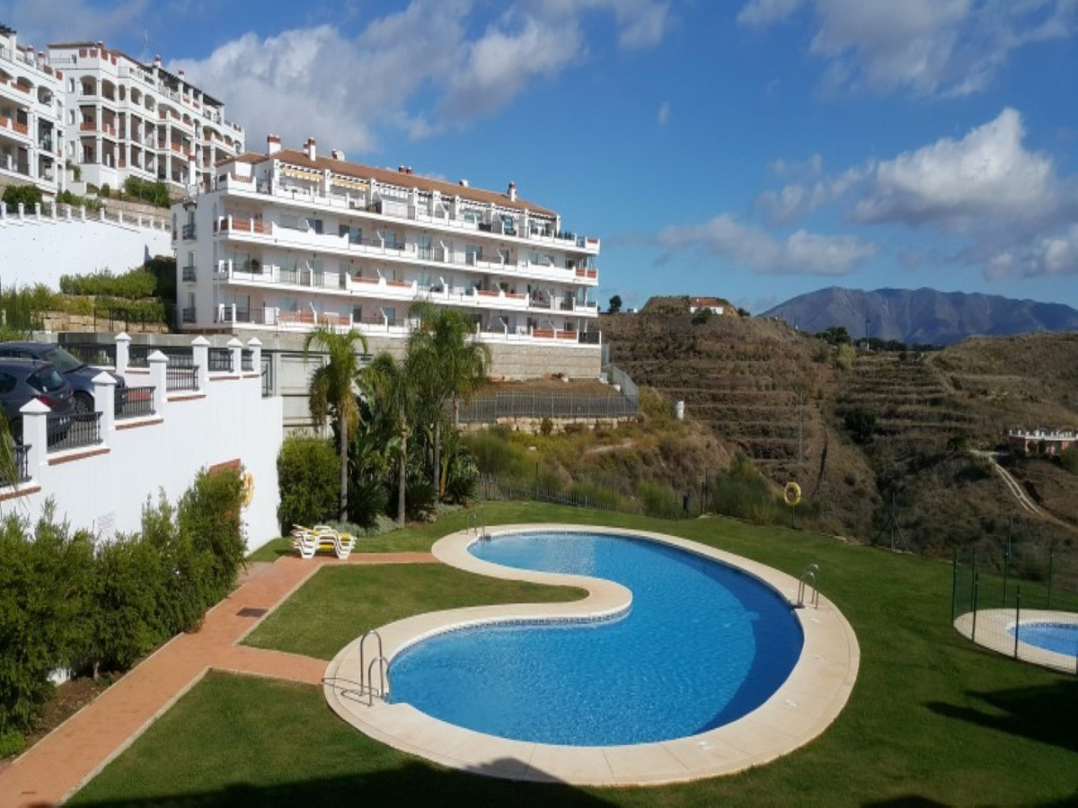 2 Bed Apartment for sale in Calahonda Costa Del Sol, Málaga, Spain