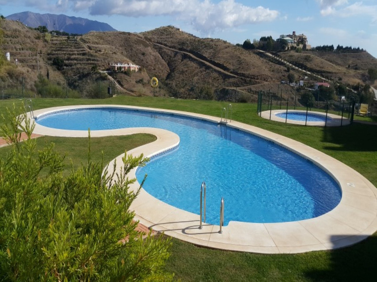 2 Bed Apartment for sale in Calahonda Costa Del Sol, Málaga, Spain