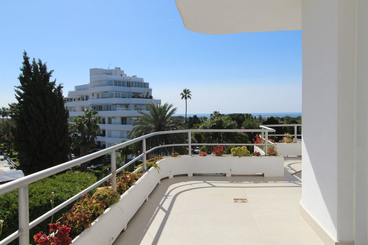 3 Bed Apartment for sale in Guadalmina Alta Costa Del Sol, Málaga, Spain
