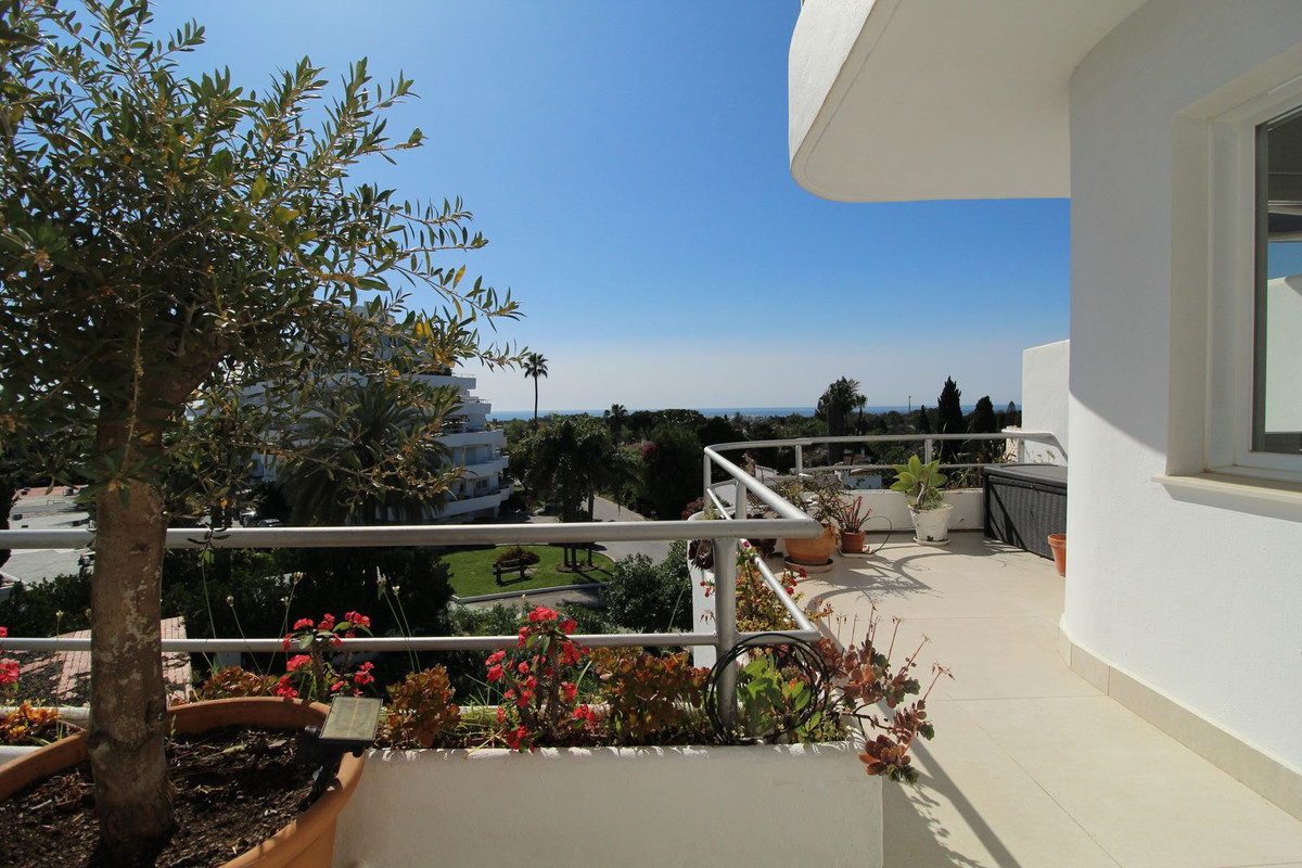 3 Bed Apartment for sale in Guadalmina Alta Costa Del Sol, Málaga, Spain