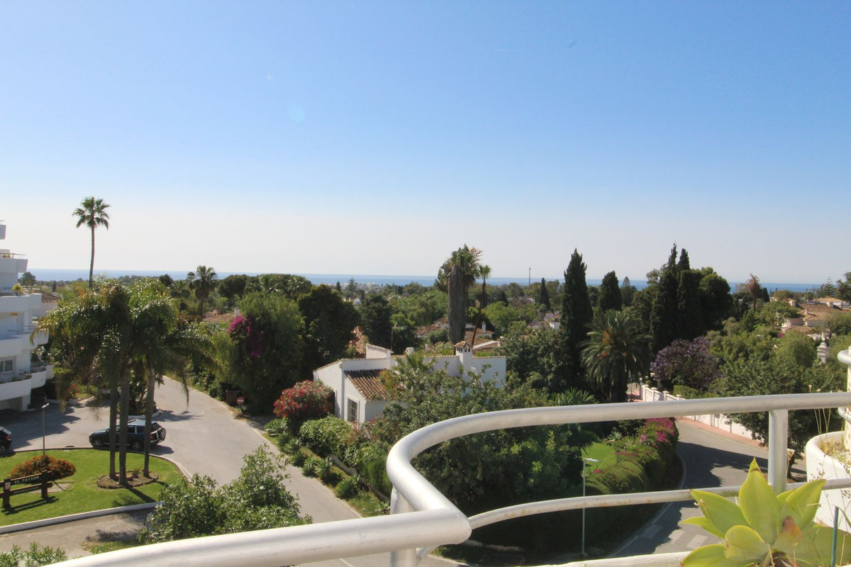 3 Bed Apartment for sale in Guadalmina Alta Costa Del Sol, Málaga, Spain