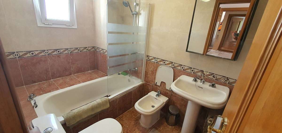 4 Bed Townhouse for sale in Fuengirola Costa Del Sol, Málaga, Spain
