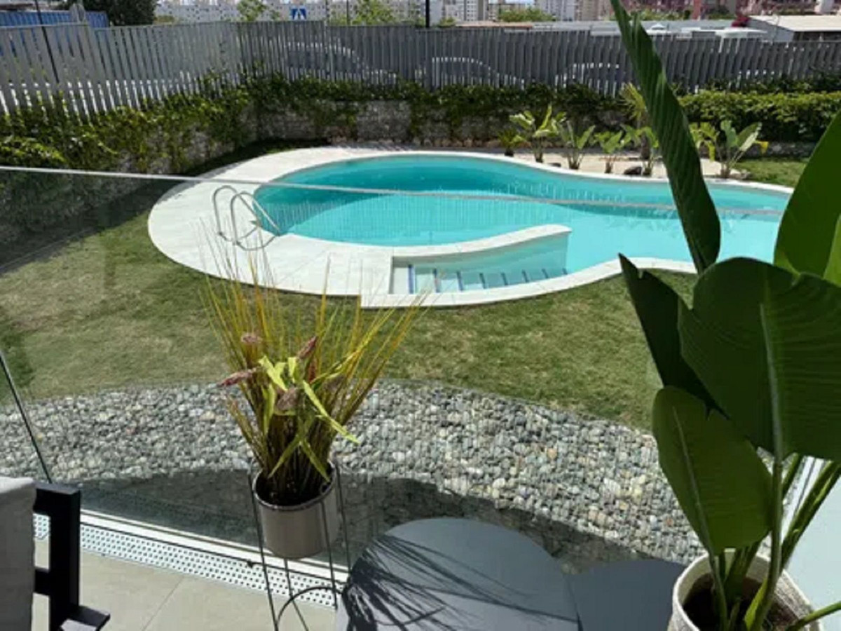 Se vende Apartamento Planta Media de 3 dormitorios en Costa Del Sol, Málaga, España
