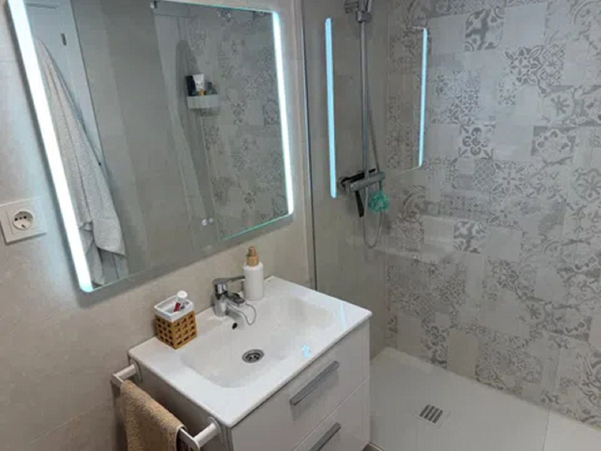 Se vende Apartamento Planta Media de 3 dormitorios en Costa Del Sol, Málaga, España