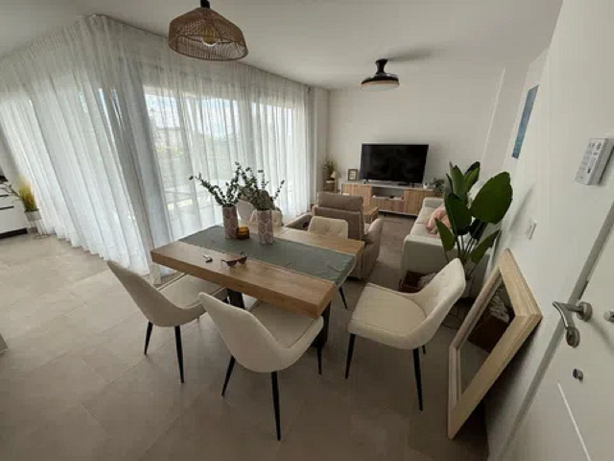 Se vende Apartamento Planta Media de 3 dormitorios en Costa Del Sol, Málaga, España