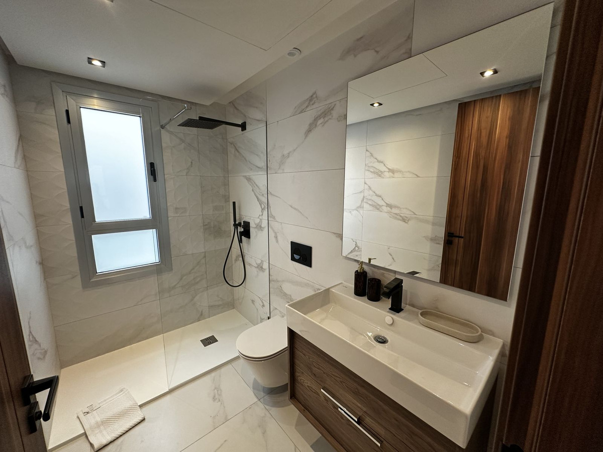 3 Bed Apartment for sale in San Pedro De Alcántara Costa Del Sol, Málaga, Spain