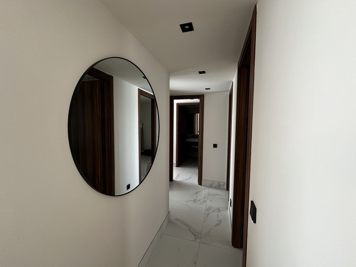 3 Bed Apartment for sale in San Pedro De Alcántara Costa Del Sol, Málaga, Spain