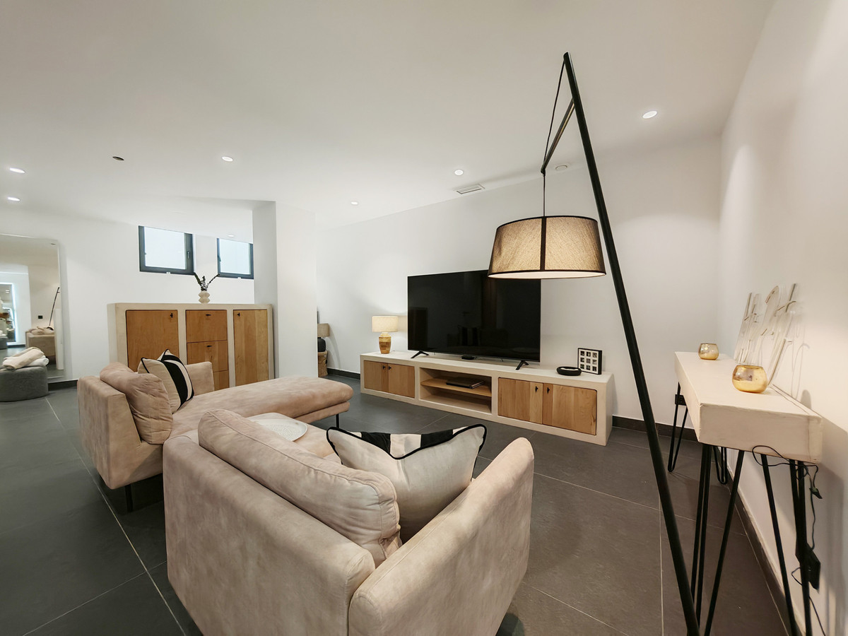 4 Bed Townhouse for sale in Estepona Costa Del Sol, Málaga, Spain