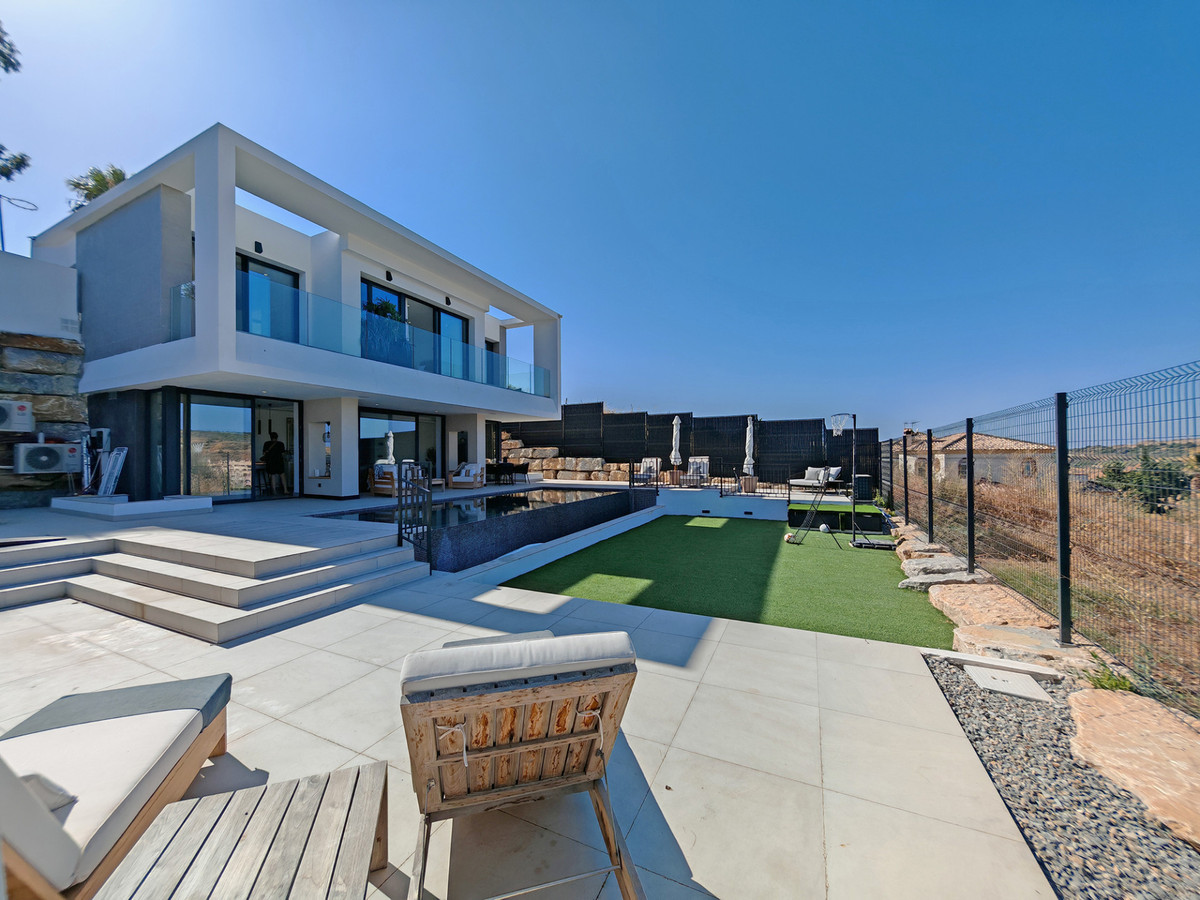 4 Bed Townhouse for sale in Estepona Costa Del Sol, Málaga, Spain