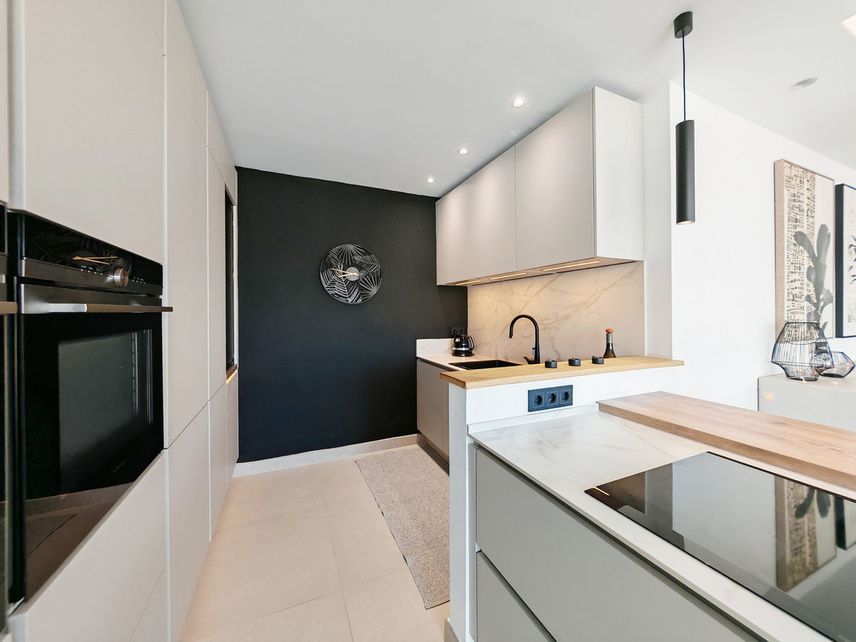 4 Bed Townhouse for sale in Estepona Costa Del Sol, Málaga, Spain
