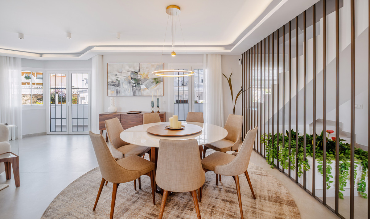 5 Bed Apartment for sale in Nueva Andalucía Costa Del Sol, Málaga, Spain