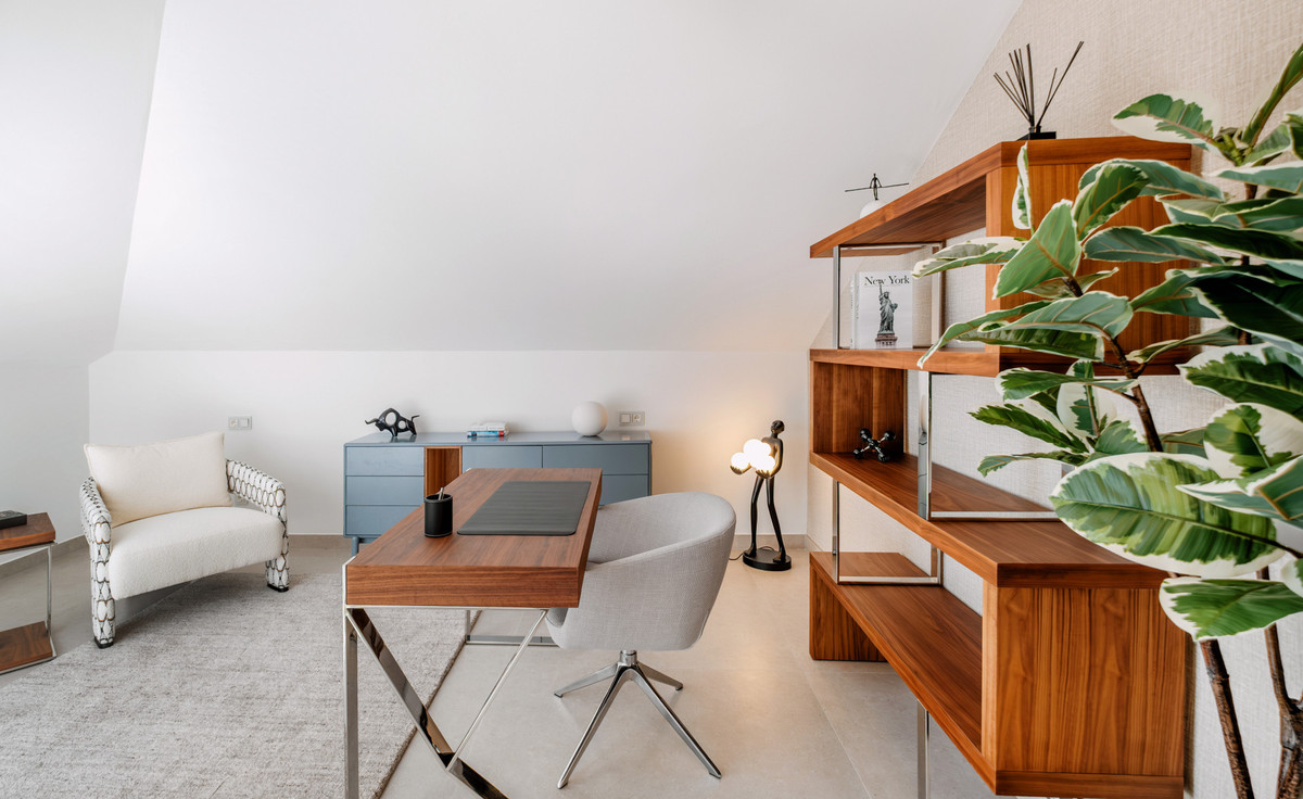 5 Bed Apartment for sale in Nueva Andalucía Costa Del Sol, Málaga, Spain