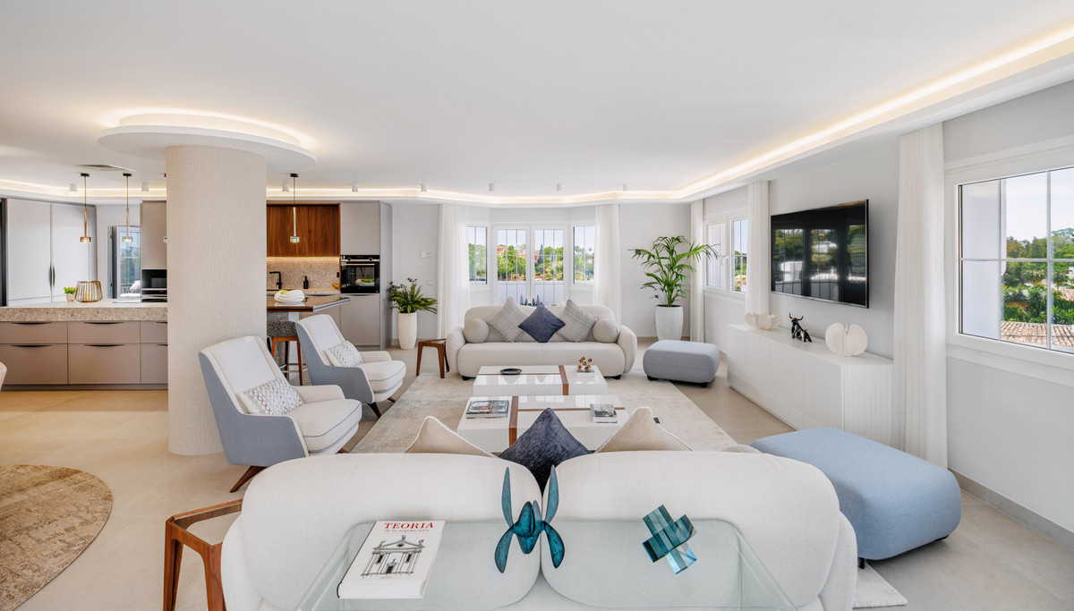 5 Bed Apartment for sale in Nueva Andalucía Costa Del Sol, Málaga, Spain