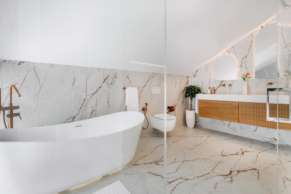 5 Bed Apartment for sale in Nueva Andalucía Costa Del Sol, Málaga, Spain