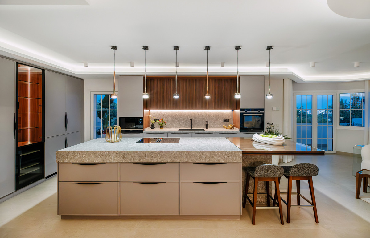 5 Bed Apartment for sale in Nueva Andalucía Costa Del Sol, Málaga, Spain
