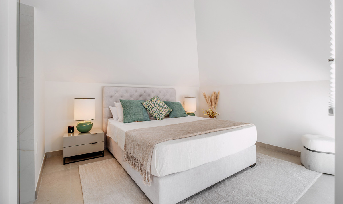 5 Bed Apartment for sale in Nueva Andalucía Costa Del Sol, Málaga, Spain