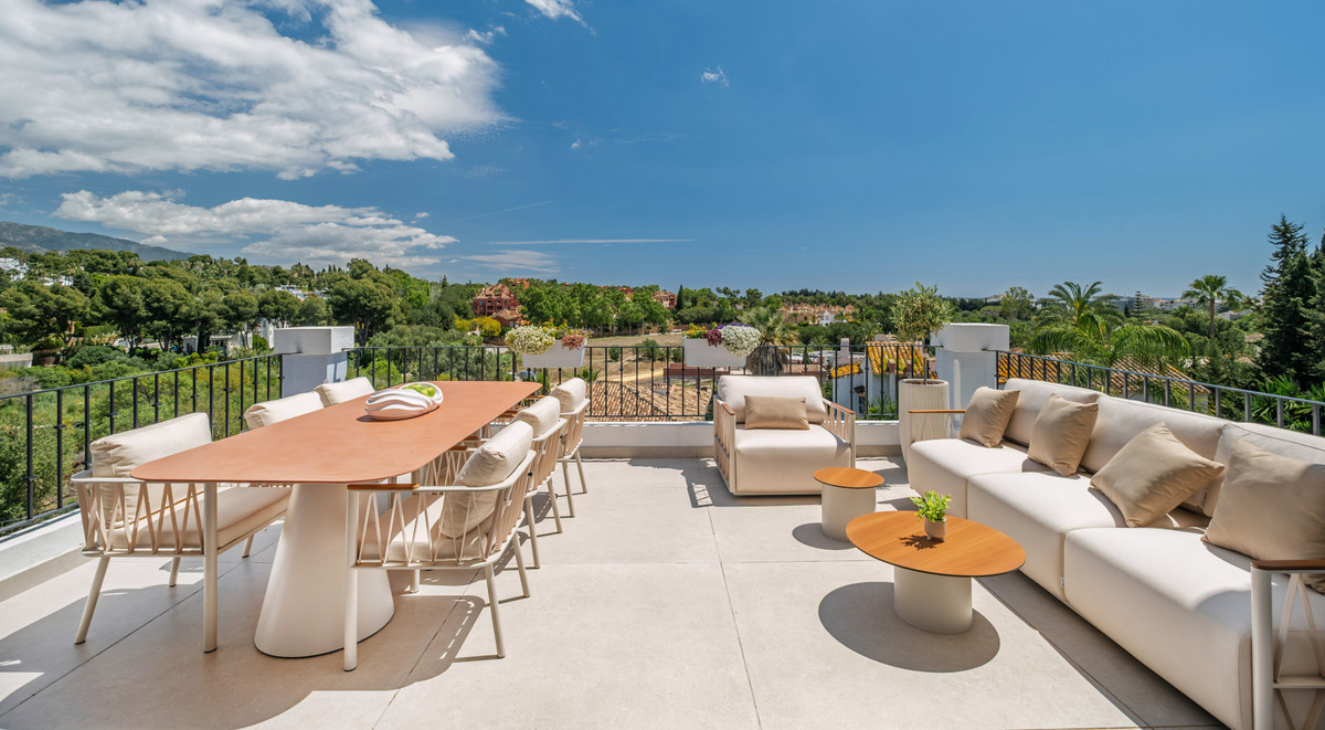 5 Bed Apartment for sale in Nueva Andalucía Costa Del Sol, Málaga, Spain