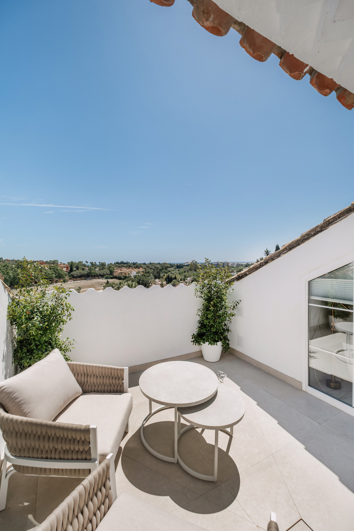 5 Bed Apartment for sale in Nueva Andalucía Costa Del Sol, Málaga, Spain