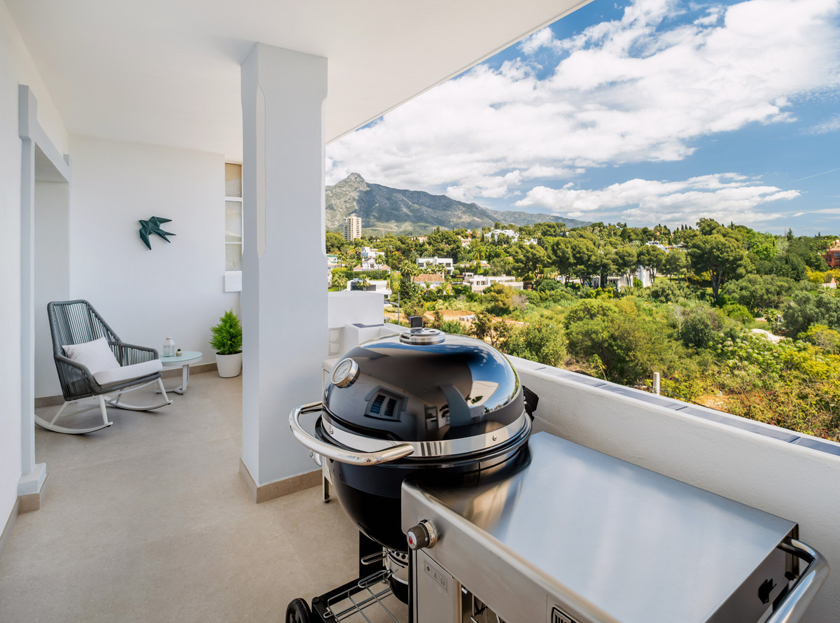 5 Bed Apartment for sale in Nueva Andalucía Costa Del Sol, Málaga, Spain