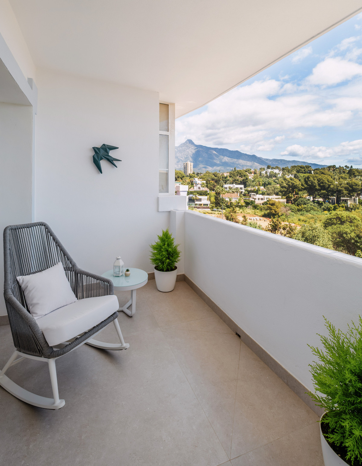 5 Bed Apartment for sale in Nueva Andalucía Costa Del Sol, Málaga, Spain