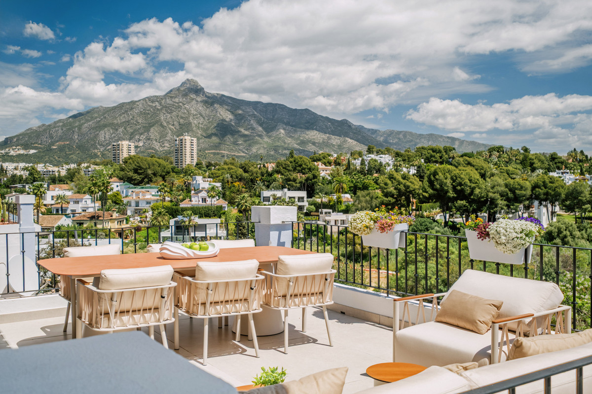 5 Bed Apartment for sale in Nueva Andalucía Costa Del Sol, Málaga, Spain