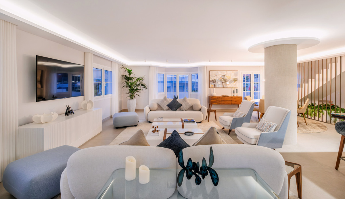 5 Bed Apartment for sale in Nueva Andalucía Costa Del Sol, Málaga, Spain