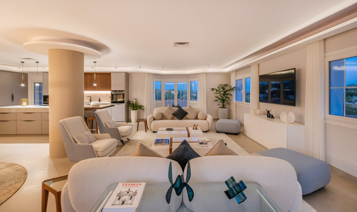 5 Bed Apartment for sale in Nueva Andalucía Costa Del Sol, Málaga, Spain