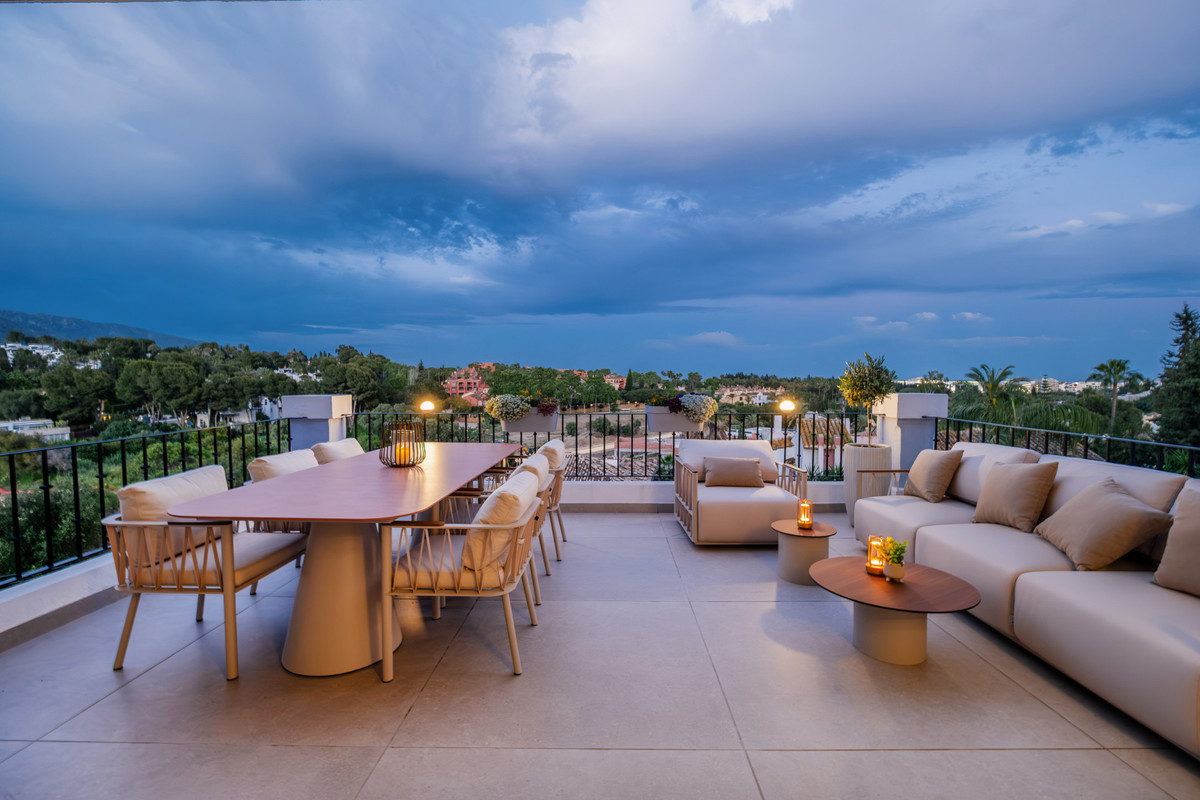 5 Bed Apartment for sale in Nueva Andalucía Costa Del Sol, Málaga, Spain