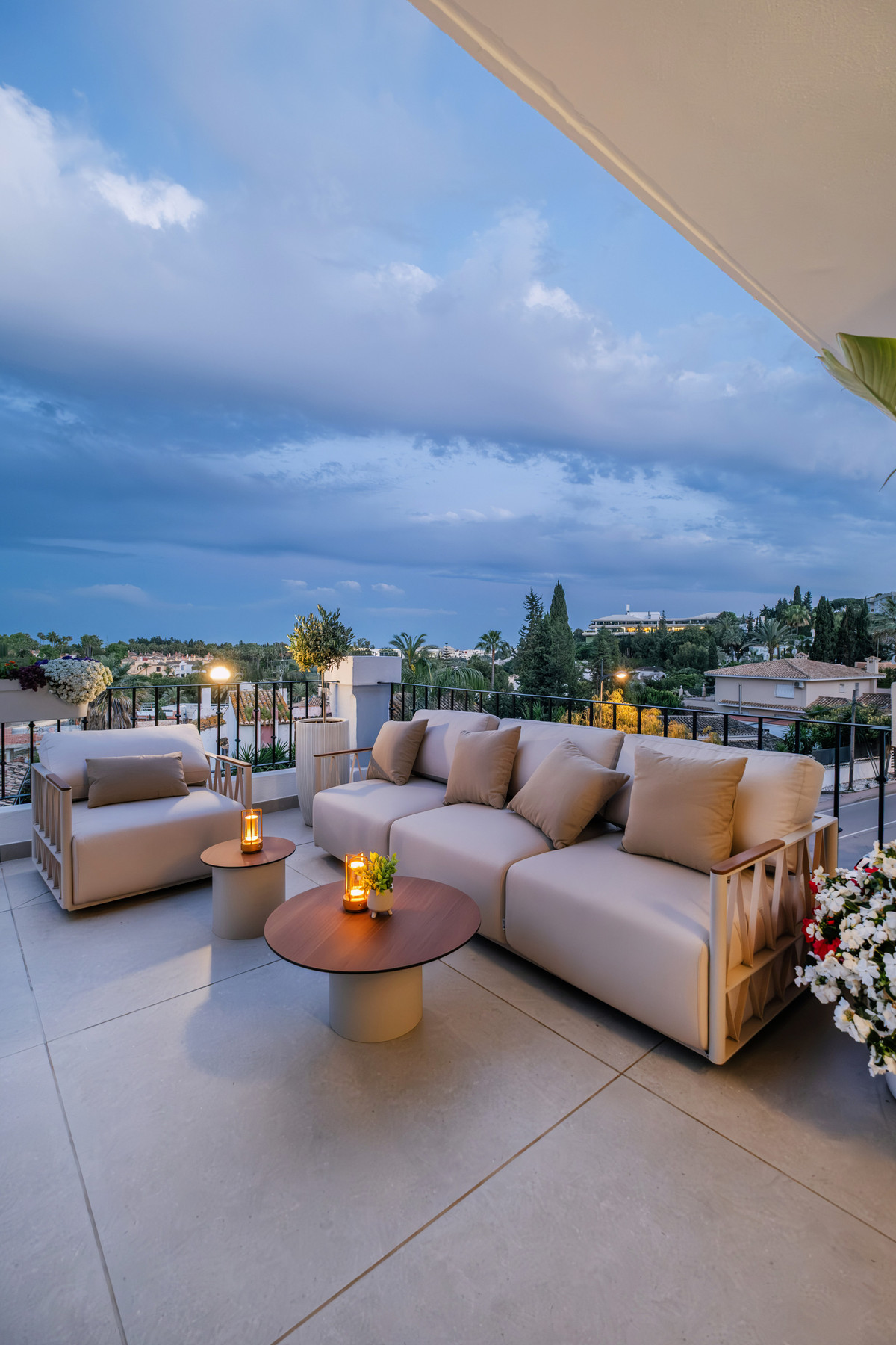 5 Bed Apartment for sale in Nueva Andalucía Costa Del Sol, Málaga, Spain