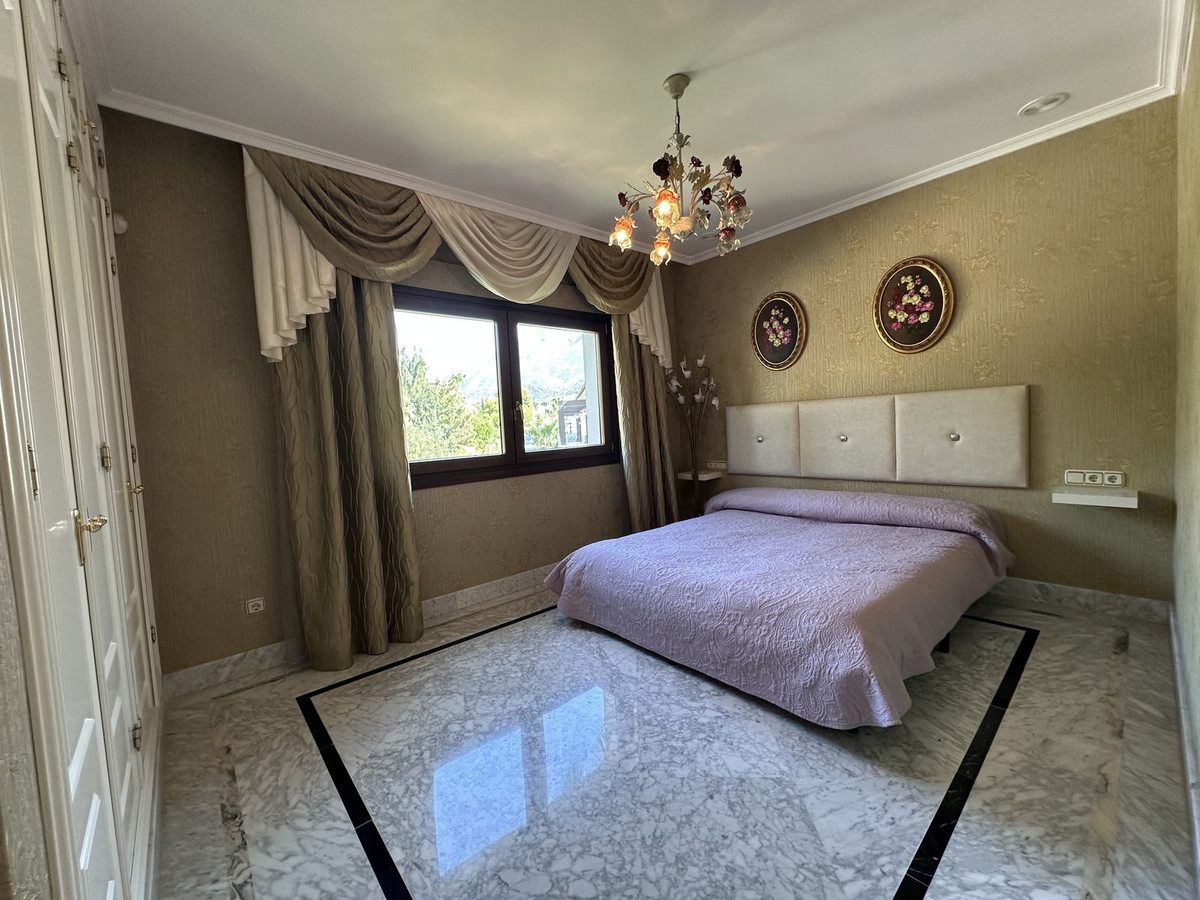 4 Bed Apartment for sale in The Golden Mile Costa Del Sol, Málaga, Spain