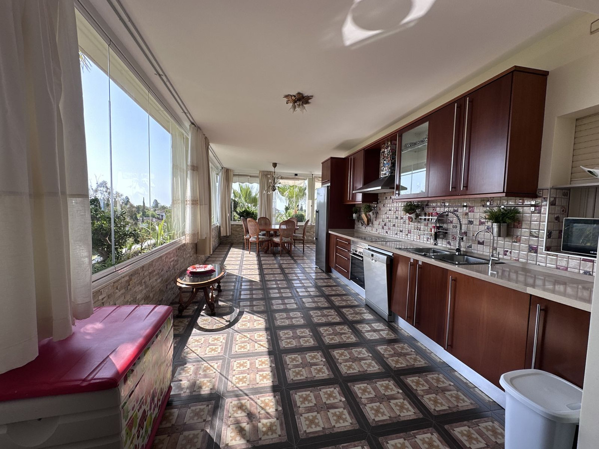 4 Bed Apartment for sale in The Golden Mile Costa Del Sol, Málaga, Spain