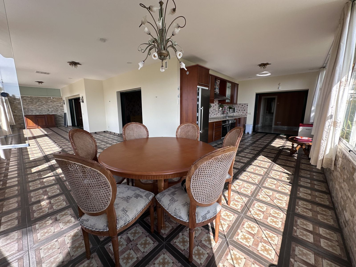 4 Bed Apartment for sale in The Golden Mile Costa Del Sol, Málaga, Spain