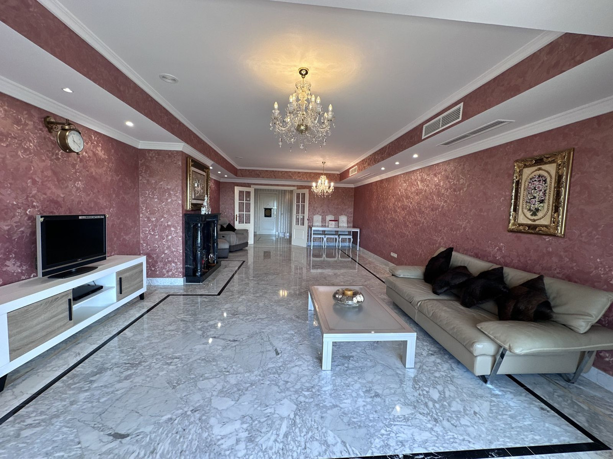 4 Bed Apartment for sale in The Golden Mile Costa Del Sol, Málaga, Spain