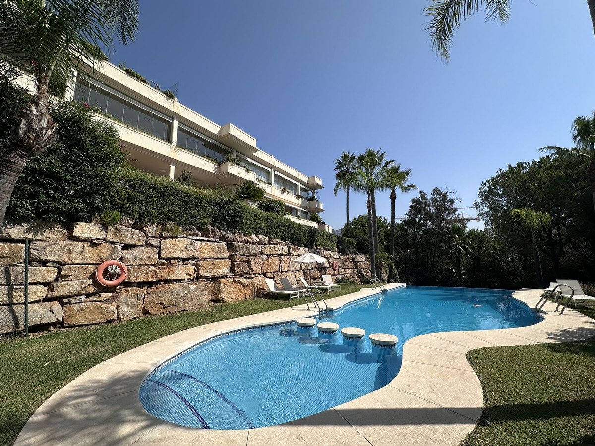 4 Bed Apartment for sale in The Golden Mile Costa Del Sol, Málaga, Spain