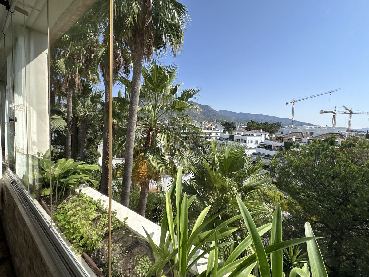 4 Bed Apartment for sale in The Golden Mile Costa Del Sol, Málaga, Spain