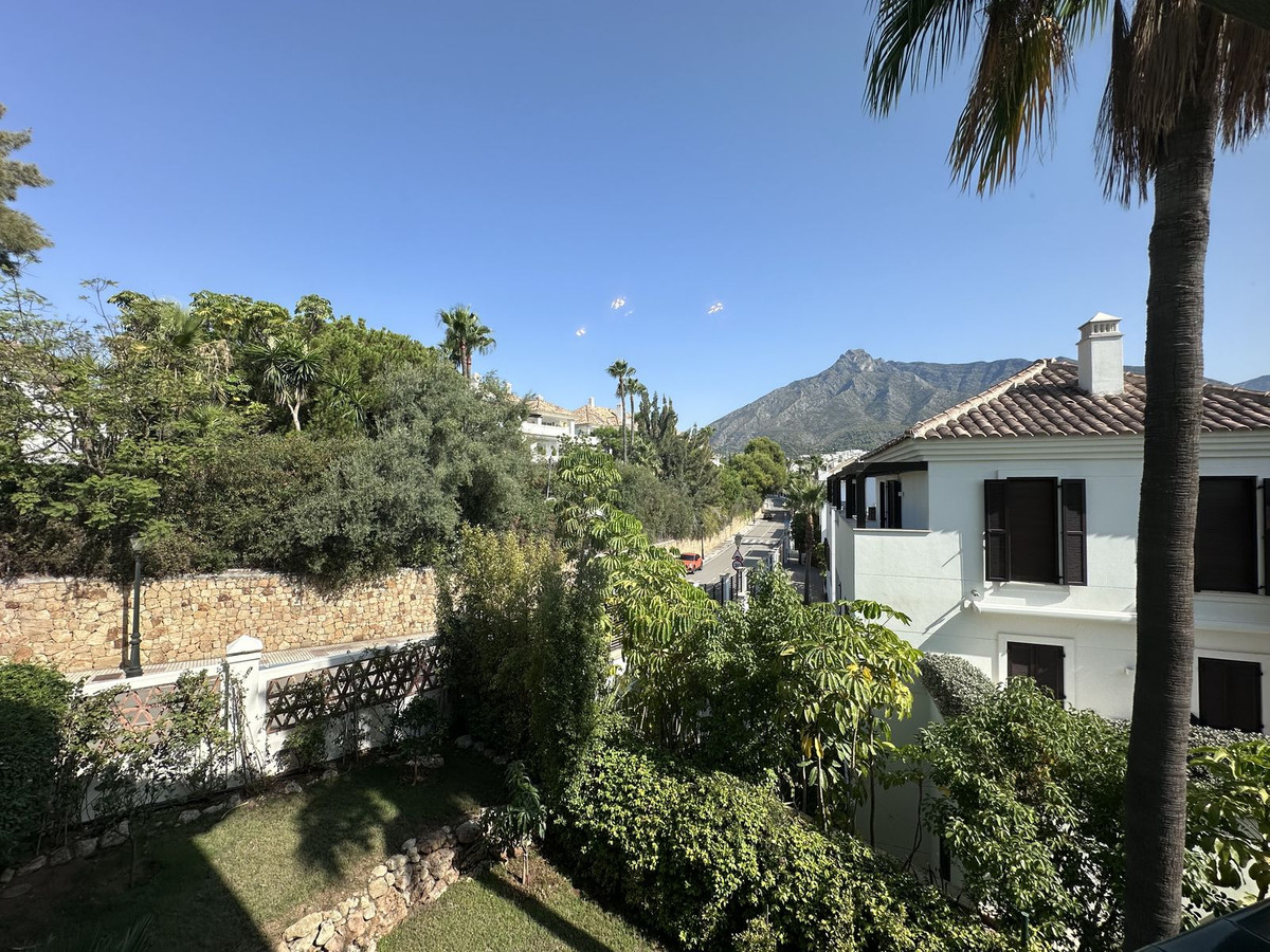 4 Bed Apartment for sale in The Golden Mile Costa Del Sol, Málaga, Spain