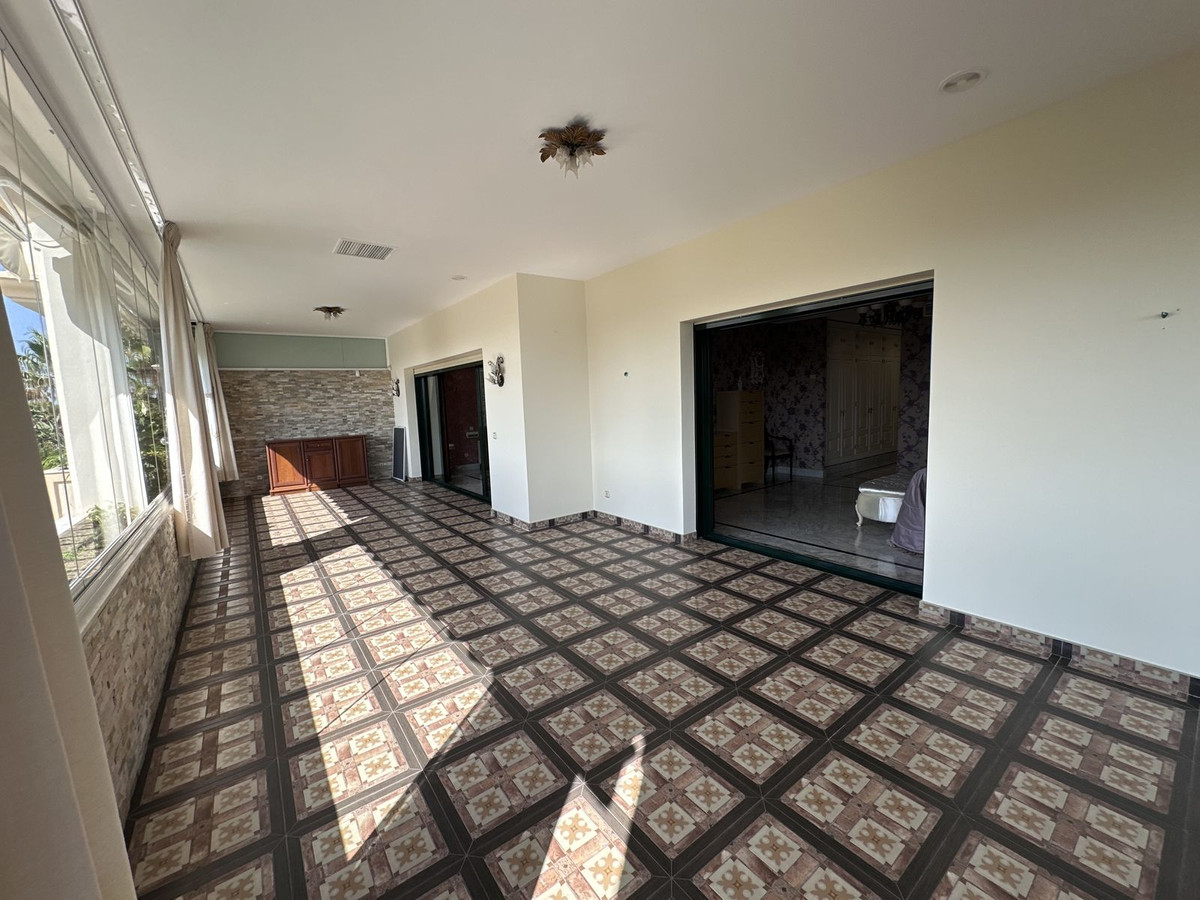 4 Bed Apartment for sale in The Golden Mile Costa Del Sol, Málaga, Spain