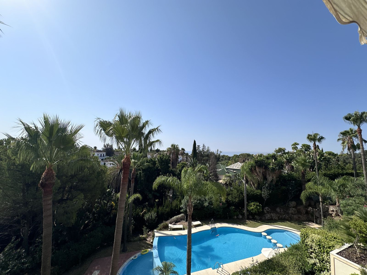 4 Bed Apartment for sale in The Golden Mile Costa Del Sol, Málaga, Spain